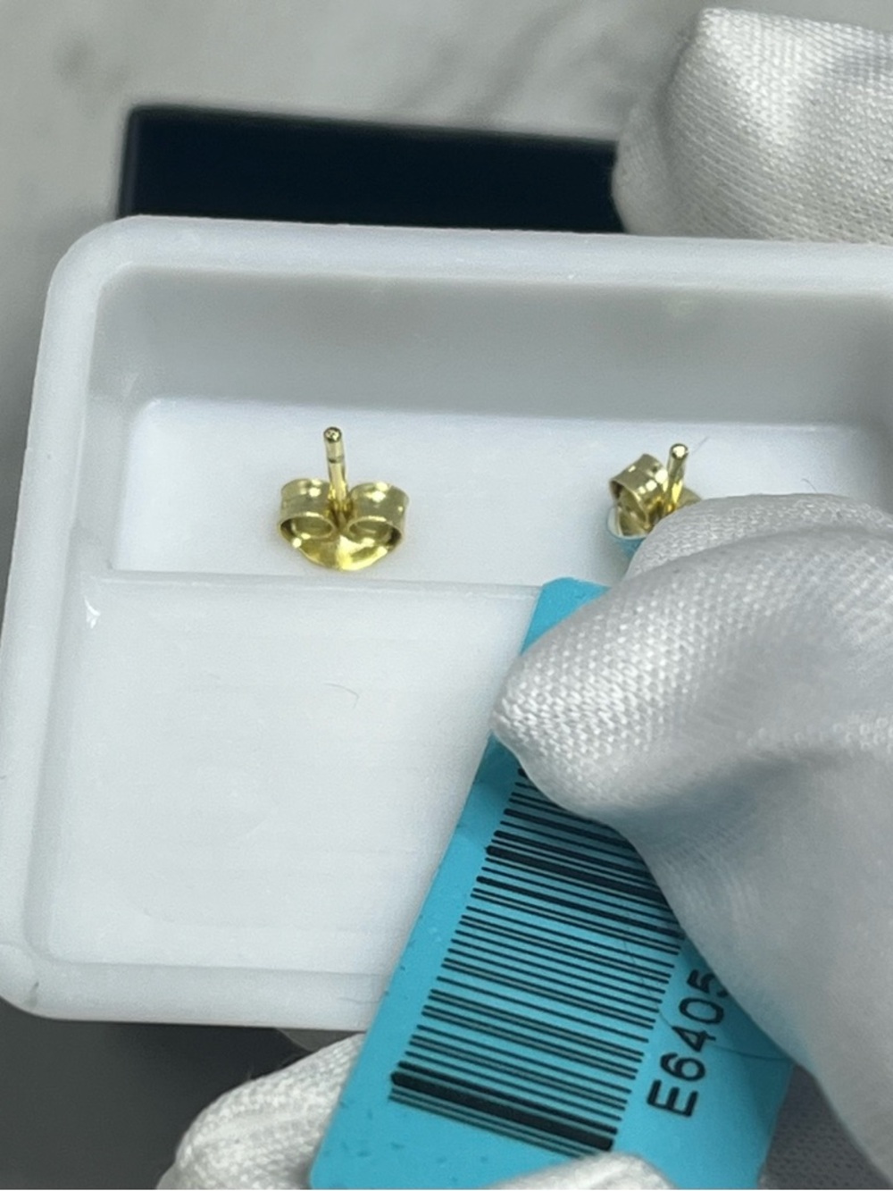 🆕 14k gold over Sterling Silver .93 Moissanite Stud earrings $599 retail - Picture 4 of 5